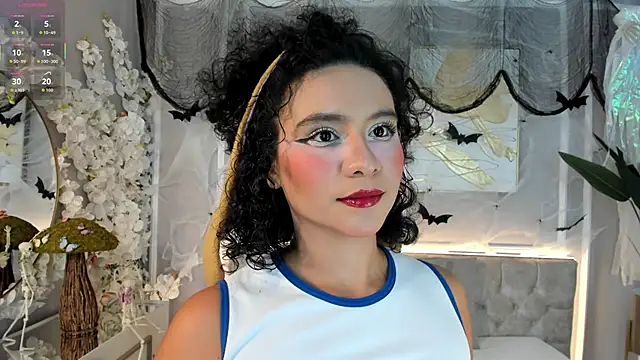 Snapshot of ellette__ chatting on 10-31-25, 07:10 ellette online show from 10-31-25, 07:10