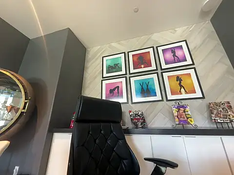 chanelstjames online show from 05-16-26, 07:46
