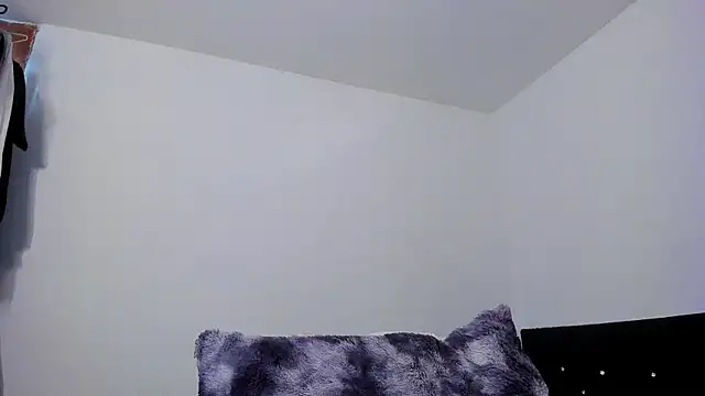 77Neferkitty77 online show from 06-09-26, 11:44