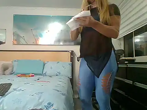 Mirianzapata 1 online show from 10-18-25, 06:04