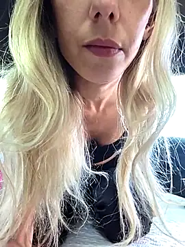 Snapshot of PetiteSecrets chatting on 10-05-25, 03:14 PetiteSecrets online show from 10-05-25, 03:14