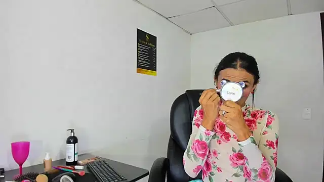 Aisha hotts777 online show from 12-20-25, 04:10