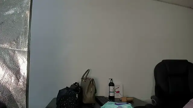 Aisha hotts777 online show from 12-15-25, 02:28