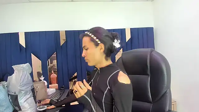 Aisha hotts777 online show from 04-22-26, 03:24