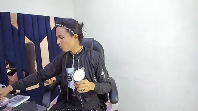 Aisha hotts777 online show from 04-21-26, 03:13