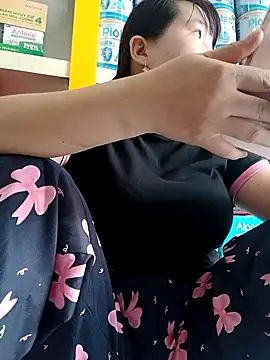 Snapshot of _Babyrose_ chatting on 09-11-25, 02:00 Babyrose online show from 09-11-25, 02:00