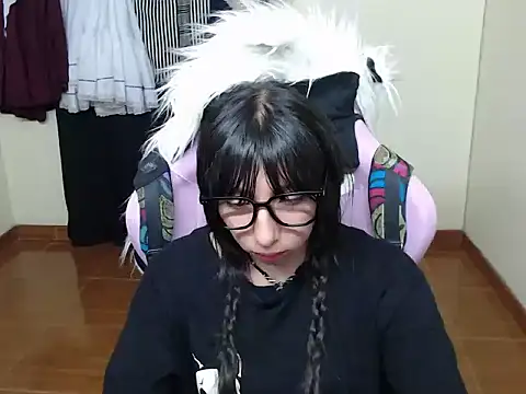 ScarlettShirahoshi online show from 12-13-25, 11:11