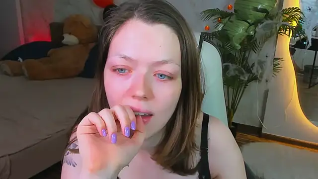 Lunar Lily online show from 11-02-25, 05:45