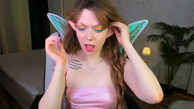 Lunar Lily online show from 10-26-25, 06:25