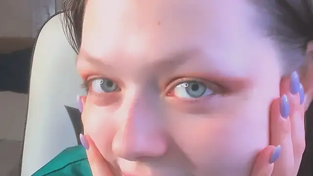 Lunar Lily online show from 04-11-26, 05:48