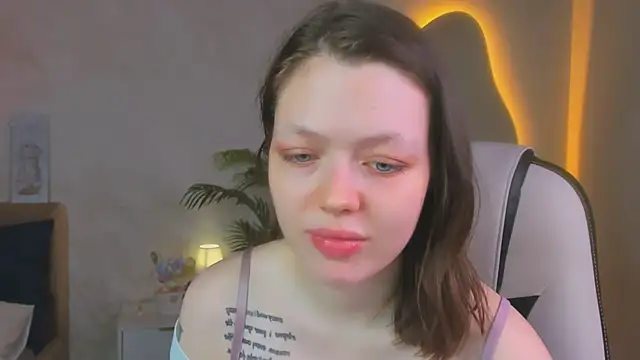 Lunar Lily online show from 04-16-26, 05:41