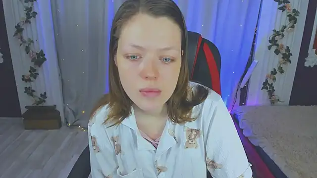 Lunar Lily online show from 10-08-25, 05:53