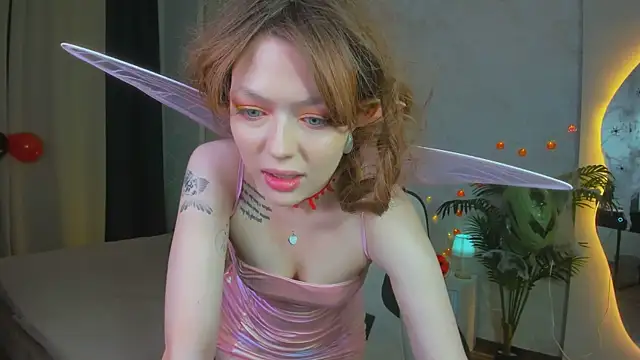 Lunar Lily online show from 10-30-25, 06:01