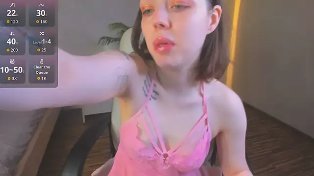 Lunar Lily online show from 04-12-26, 05:33