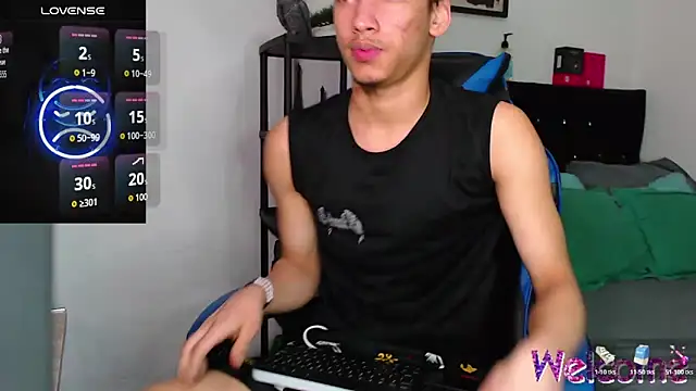 Gael Jones online show from 11-28-25, 01:06