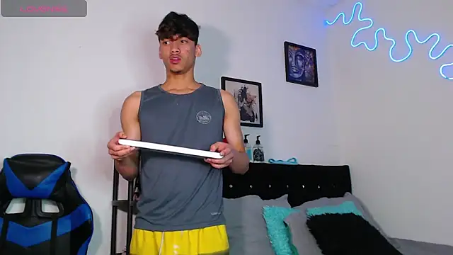 Gael Jones online show from 10-24-25, 04:55