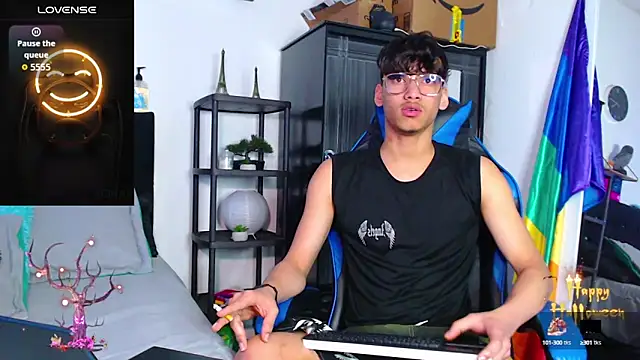 Gael Jones online show from 10-12-25, 01:45