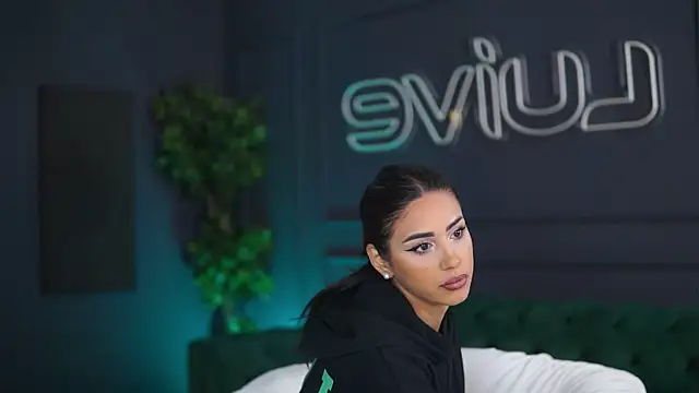 SiennaRuh online show from 10-11-25, 10:38