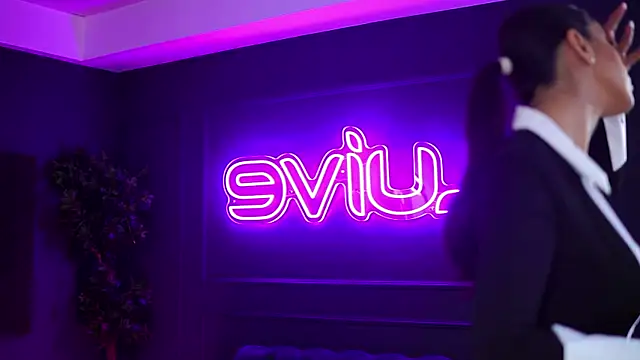 SiennaRuh online show from 10-28-25, 11:20