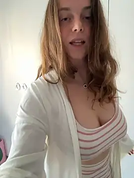 TenderLaGlamor online show from 11-18-25, 12:19