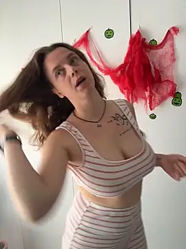 TenderLaGlamor online show from 10-29-25, 11:09