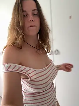 TenderLaGlamor online show from 09-11-25, 11:21