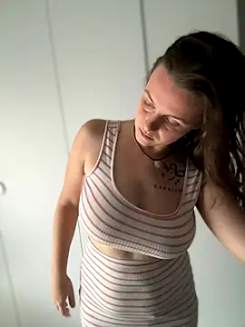 TenderLaGlamor online show from 10-10-25, 02:51