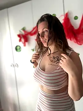 TenderLaGlamor online show from 10-21-25, 10:47