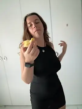 TenderLaGlamor online show from 09-27-25, 05:08