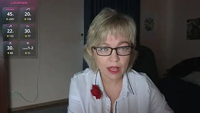 Snapshot of Rosette_Pricky chatting on 10-10-25, 01:01 Rosette Pricky online show from 10-10-25, 01:01