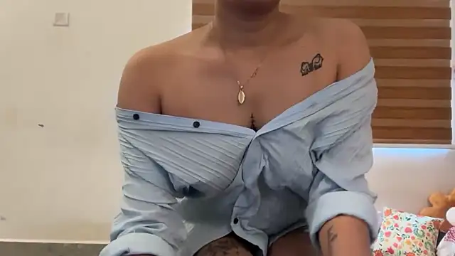 LucytheDevilQueen online show from 12-16-25, 04:17