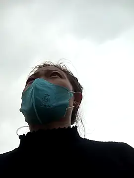 qychiu online show from 11-13-25, 01:09