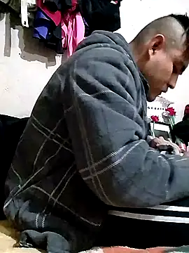 Snapshot of Juancho1R chatting on 12-03-25, 04:13 Juancho1R online show from 12-03-25, 04:13