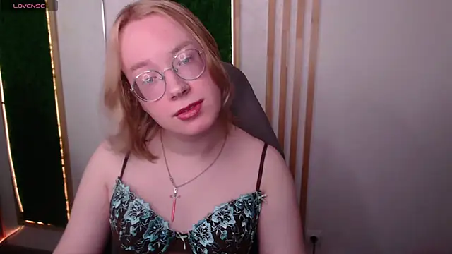 Snapshot of Amanda_Butlerr chatting on 06-10-26, 02:18 Amanda Butlerr online show from 06-10-26, 02:18
