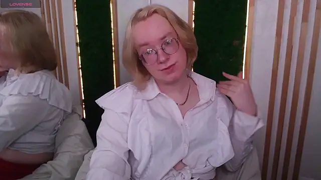 Snapshot of Amanda_Butlerr chatting on 07-14-26, 08:04 Amanda Butlerr online show from 07-14-26, 08:04