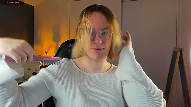 Amanda Butlerr online show from 11-13-25, 10:19