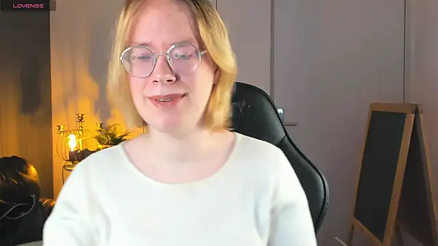 Amanda Butlerr online show from 10-30-25, 10:02