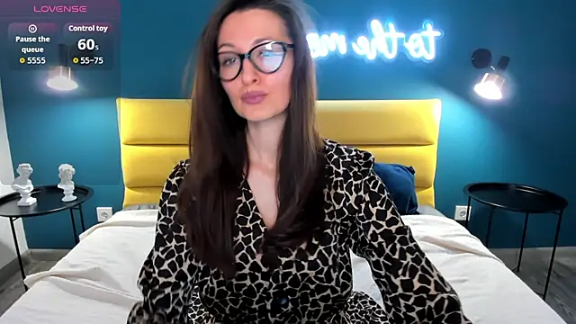 Joan Nelson online show from 04-01-26, 01:30