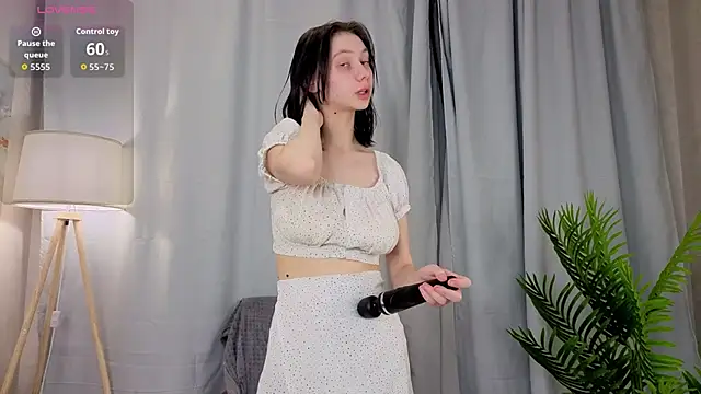 Snapshot of SuzanneHowse chatting on 03-27-26, 04:08 SuzanneHowse online show from 03-27-26, 04:08
