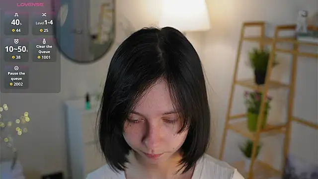 Snapshot of SuzanneHowse chatting on 11-05-25, 06:38 SuzanneHowse online show from 11-05-25, 06:38