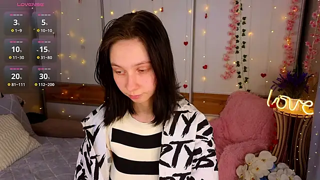 SuzanneHowse online show from 03-14-26, 04:46