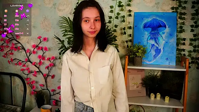 Snapshot of SuzanneHowse chatting on 05-17-26, 04:18 SuzanneHowse online show from 05-17-26, 04:18
