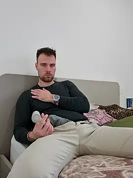 Snapshot of mrlyuis chatting on 01-14-26, 11:58 mrlyuis online show from 01-14-26, 11:58