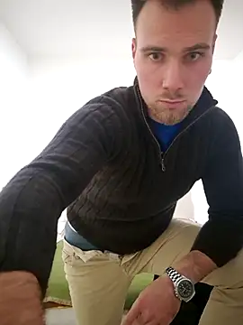 Snapshot of mrlyuis chatting on 11-25-25, 09:48 mrlyuis online show from 11-25-25, 09:48