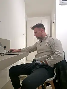 Snapshot of mrlyuis chatting on 12-15-25, 05:19 mrlyuis online show from 12-15-25, 05:19