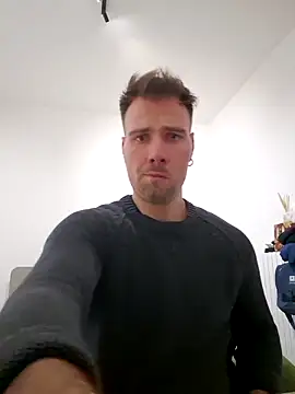 Snapshot of mrlyuis chatting on 12-21-25, 07:37 mrlyuis online show from 12-21-25, 07:37