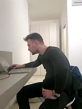 Snapshot of mrlyuis chatting on 12-18-25, 03:16 mrlyuis online show from 12-18-25, 03:16