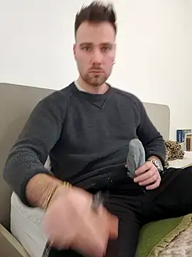 Snapshot of mrlyuis chatting on 01-12-26, 12:12 mrlyuis online show from 01-12-26, 12:12