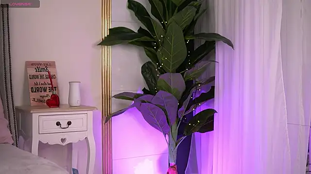 RebeccaRese online show from 04-03-26, 09:05