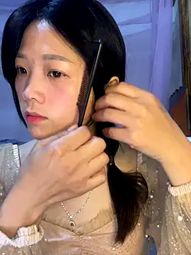Snapshot of thaoyeuuu chatting on 09-15-25, 01:33 thaoyeuuu online show from 09-15-25, 01:33